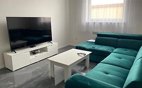 Bezbarierovy Apartman Lodenica - V Tesnej Blizkosti Adelli Centra